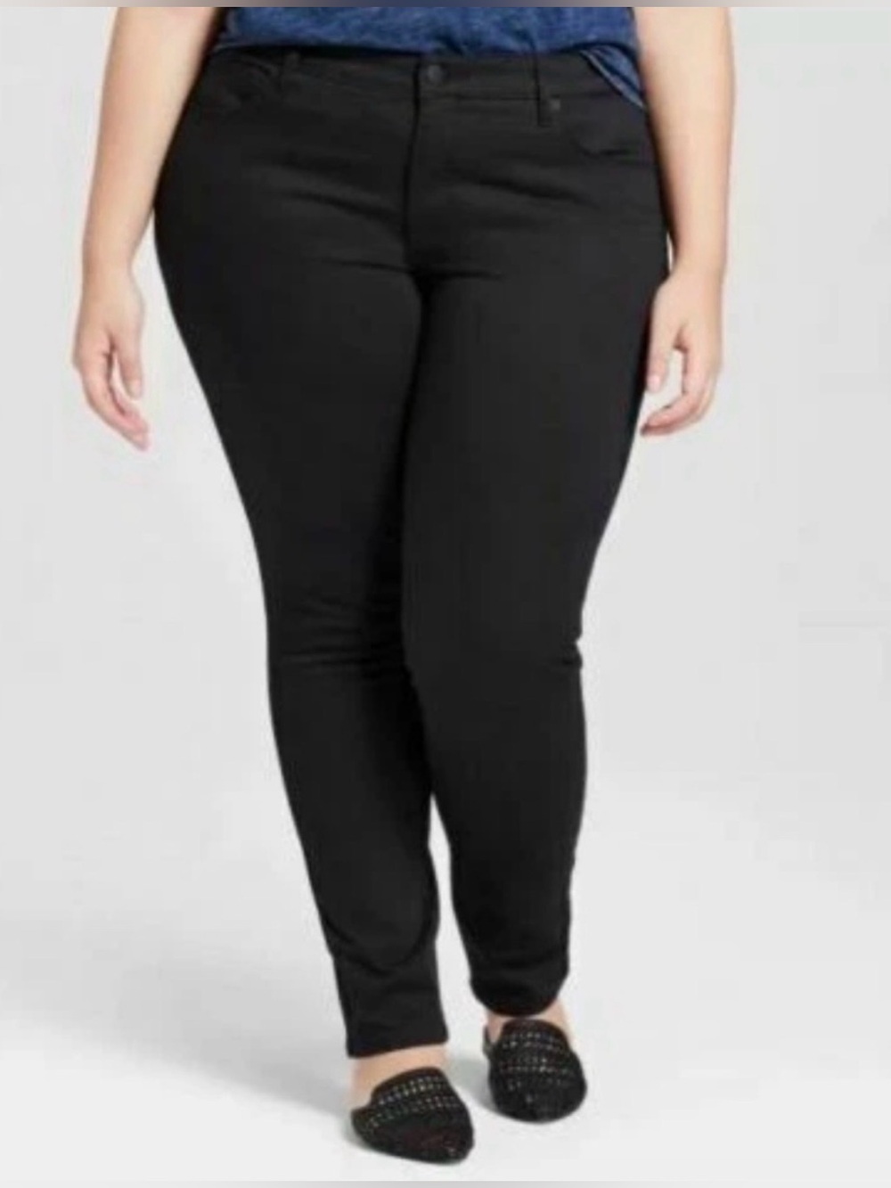 14 short Universal  Thread Skinny Jeans in Black